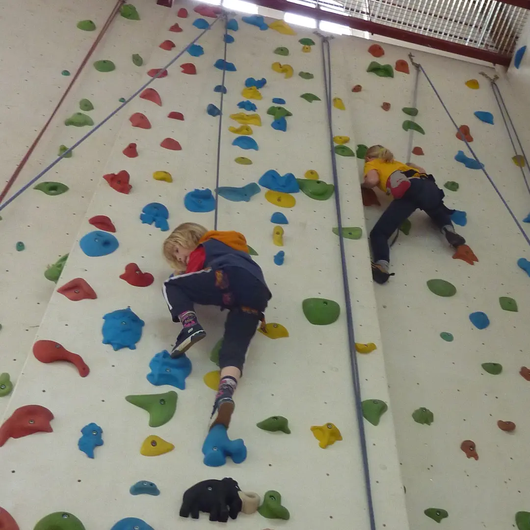 Kinder an der Kletterwand | © Bergfreunde Anhalt Dessau