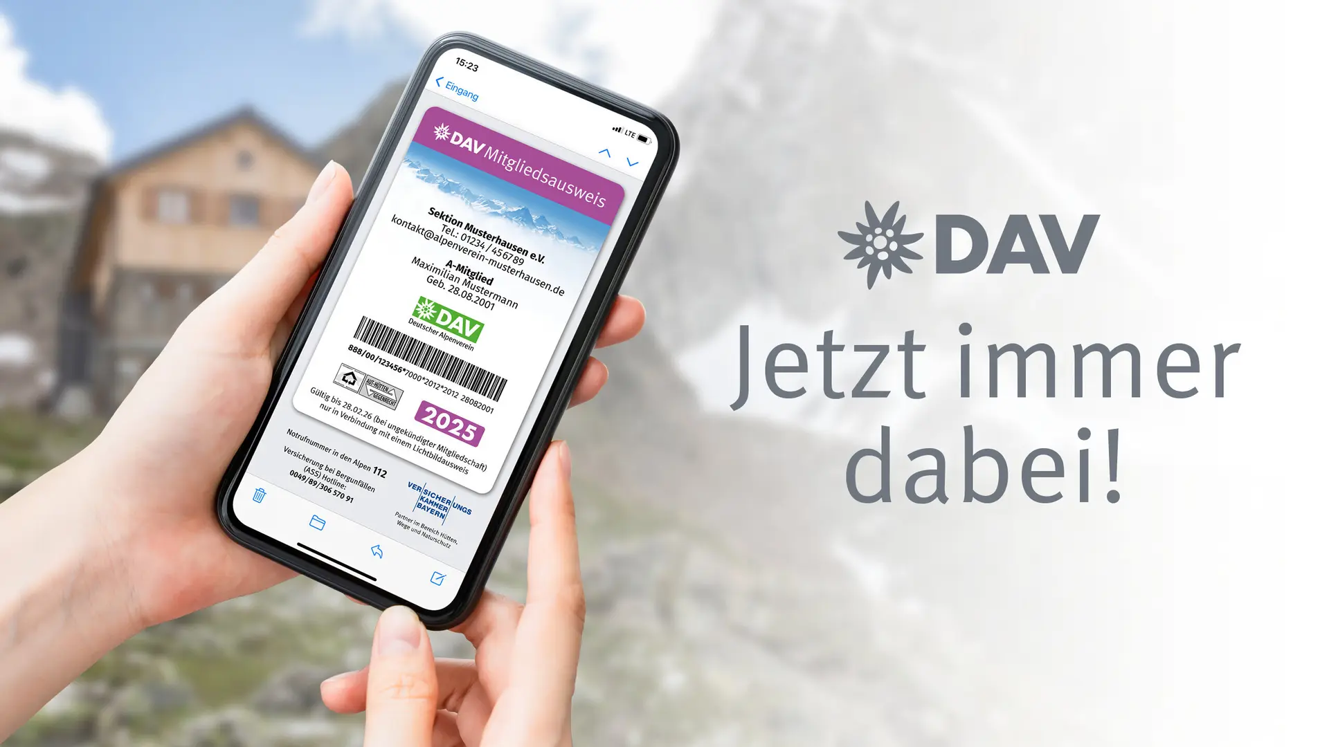 Ein Smartphone mit dem digitalen Mitgliedsausweis im Display | © DAV